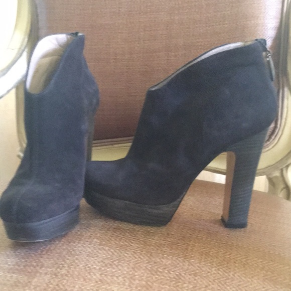 Shoes - Picture 1 of 4